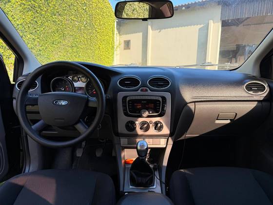FORD FOCUS 2.0 GLX SEDAN 16V GASOLINA 4P MANUAL